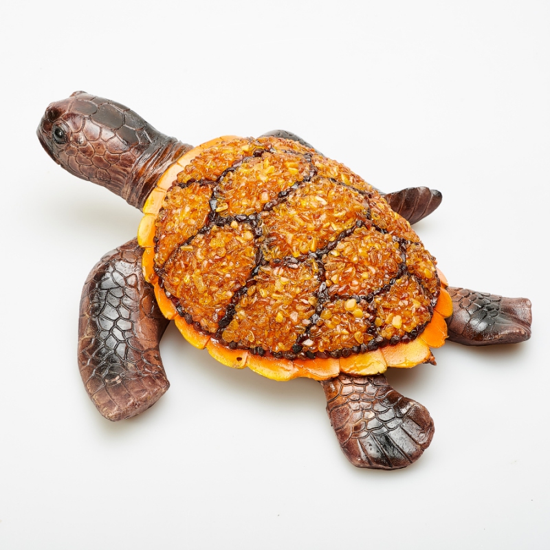 Черепаха с камнем янтаря