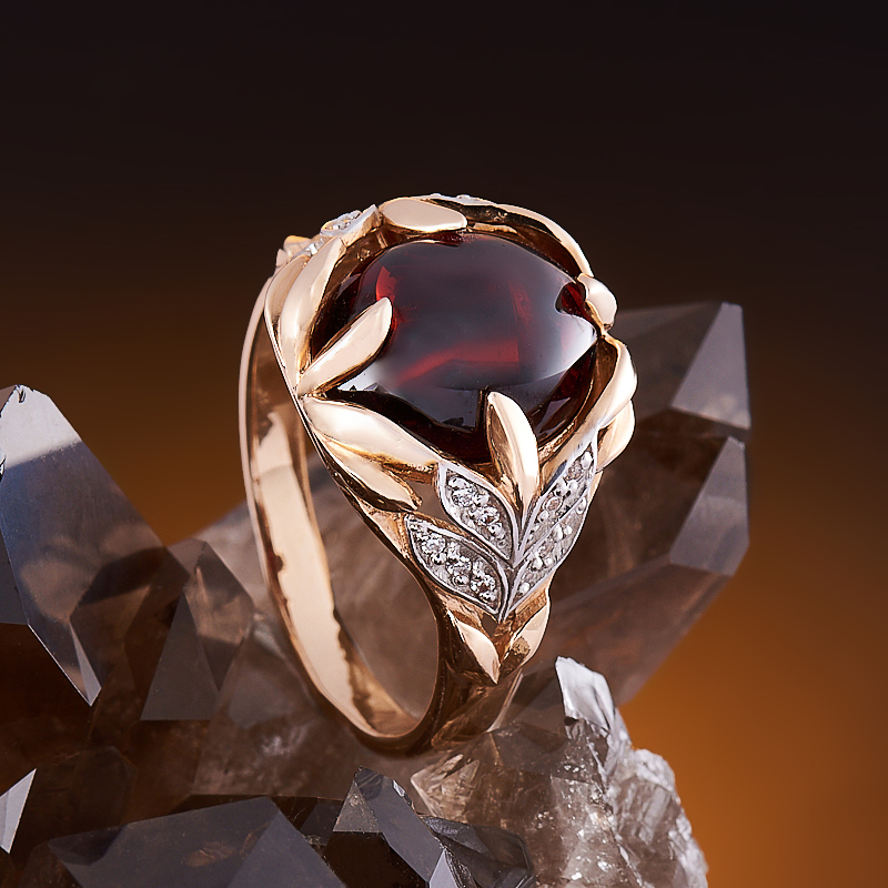 Золотой перстень с камнем
