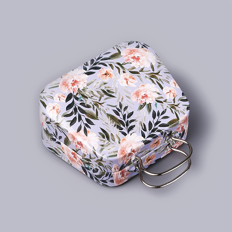 Шкатулка для хранения камней / украшений 7,5х7х2,5 см
Шкатулка для хранения камней / украшений 7,5х7х2,5 см