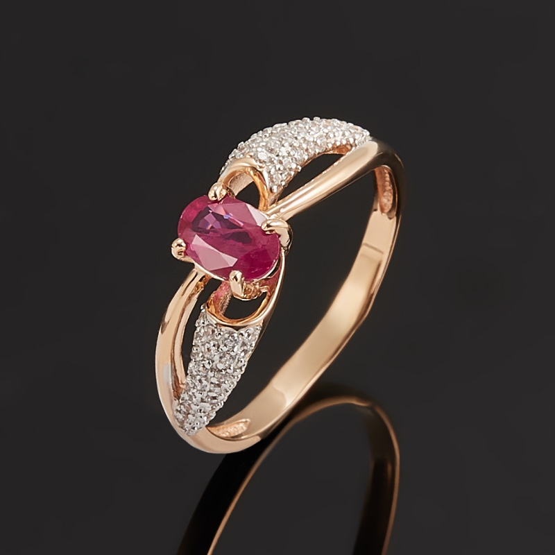 Золотое кольцо с камнем рубин