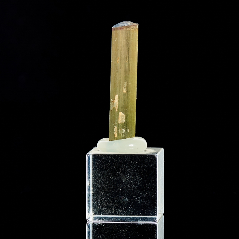 Кристалл турмалин зеленый (верделит) Россия (на подставке) 5,5х27 мм