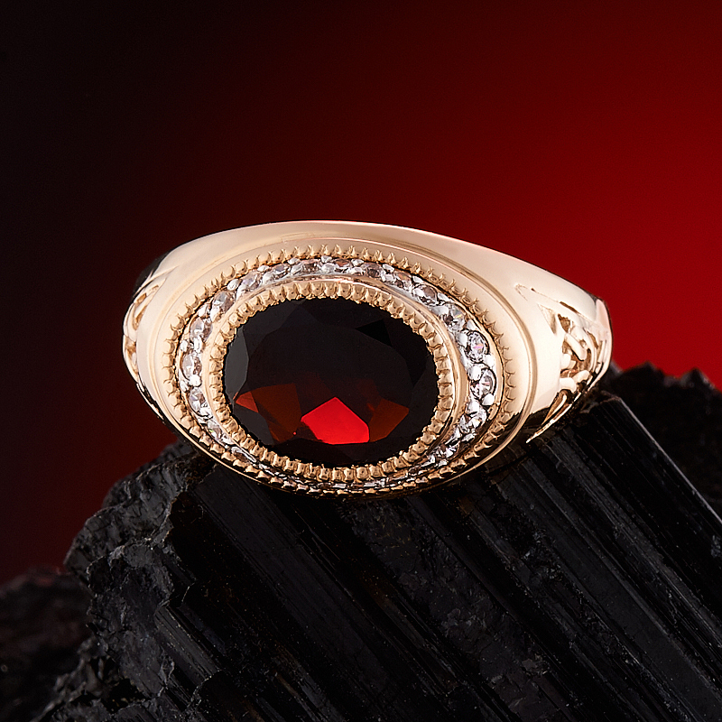 Золотое кольцо в камнях