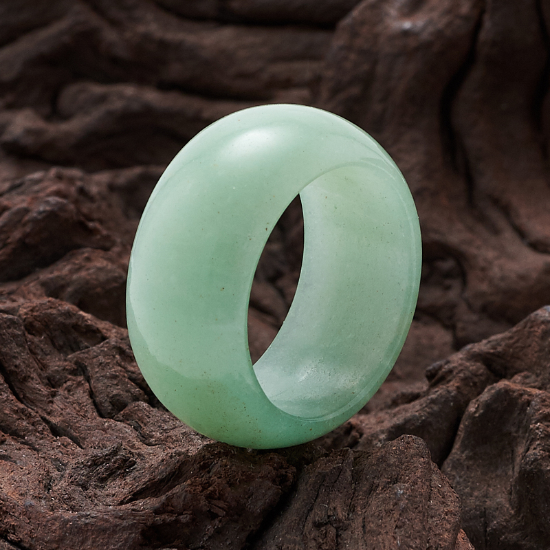 Кольца stone. Кольцо из камня цельное. Кольца из цельного натурального камня. Кольцо из натурального зеленого камня. Кольца из поделочных камней.