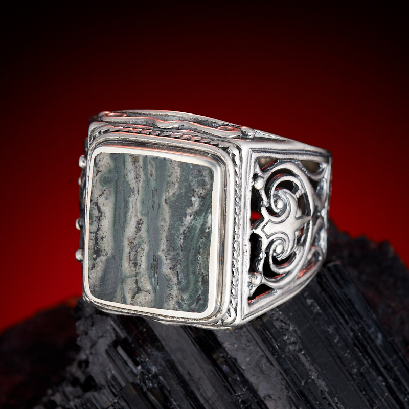 

Кольцо тингуаит (серебро 925 пр.) размер 20