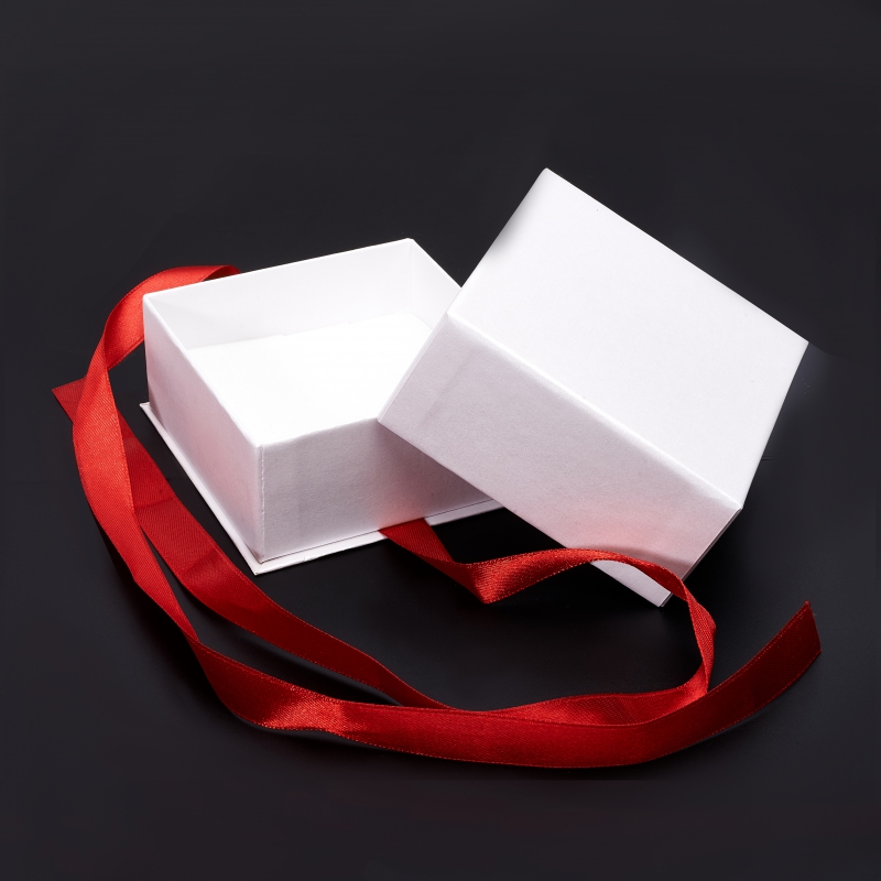 Подарочная упаковка (картон, текстиль) под комплект (кольцо, серьги, кулон) (коробка) 85х85х40 мм