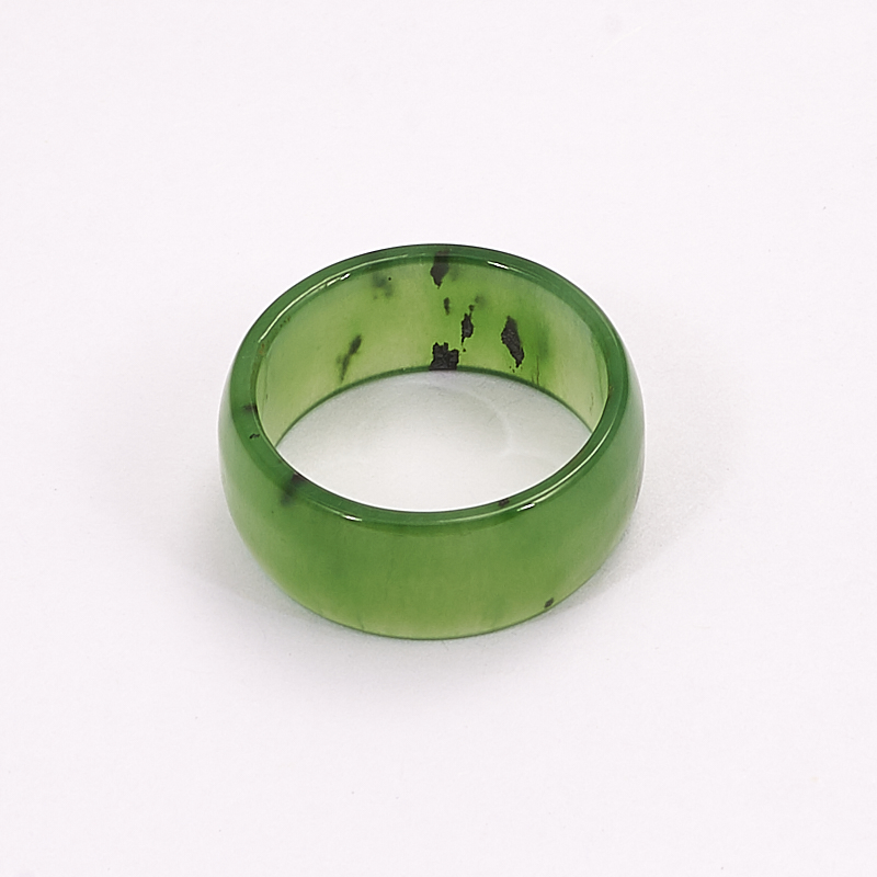 Кольца из зеленого камня