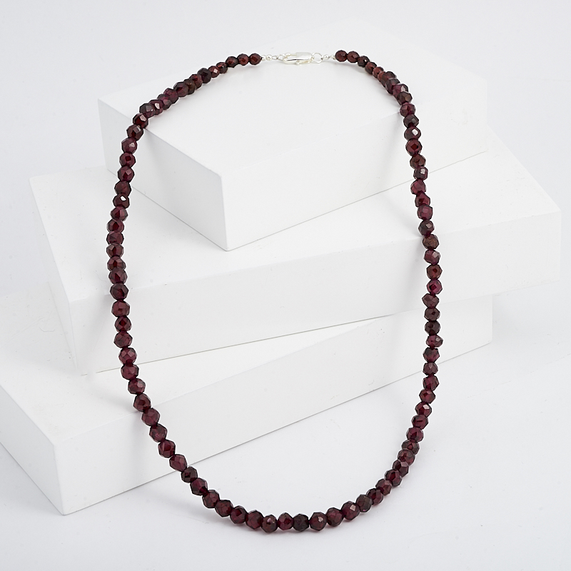 

Бусы гранат альмандин огранка 43 см (биж. сплав)