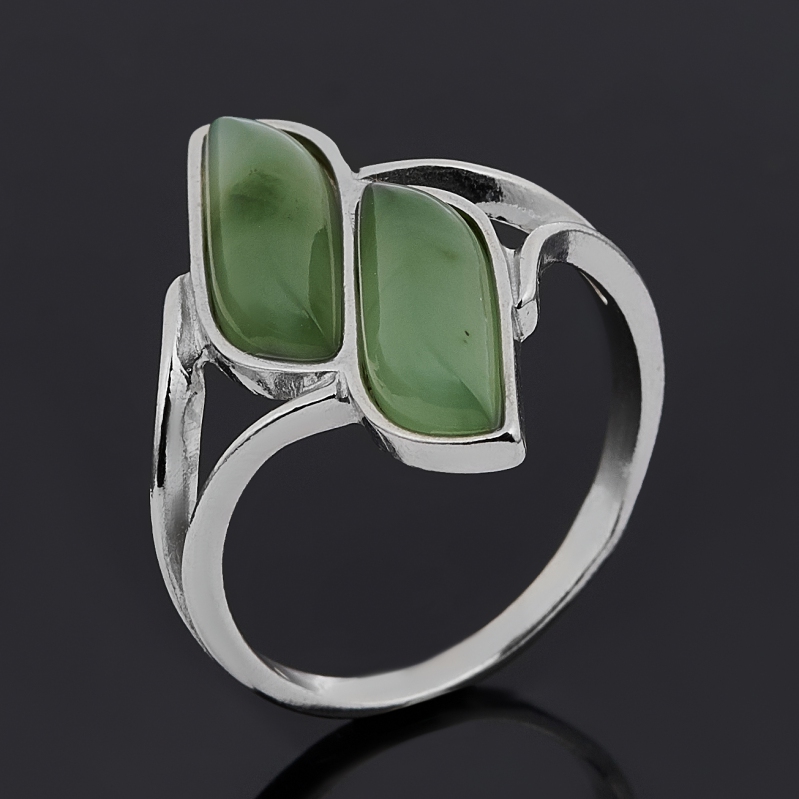 Зеленое серебро цвет. Золотое кольцо с нефритом.