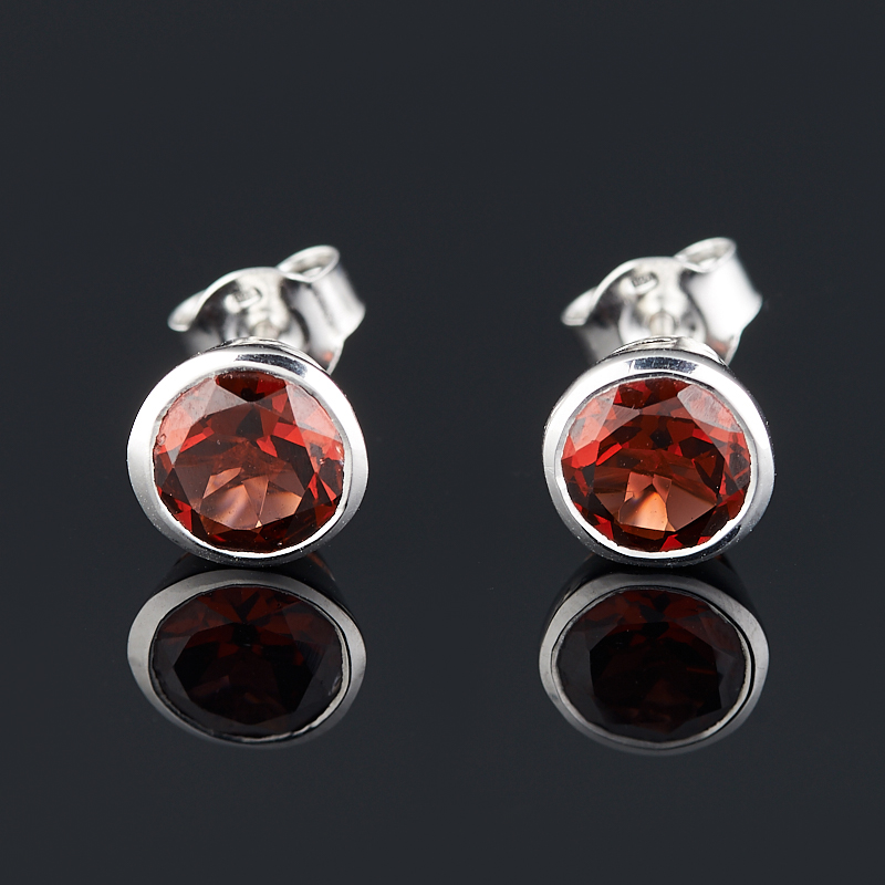 

Серьги гранат альмандин пуссеты огранка (серебро 925 пр.)