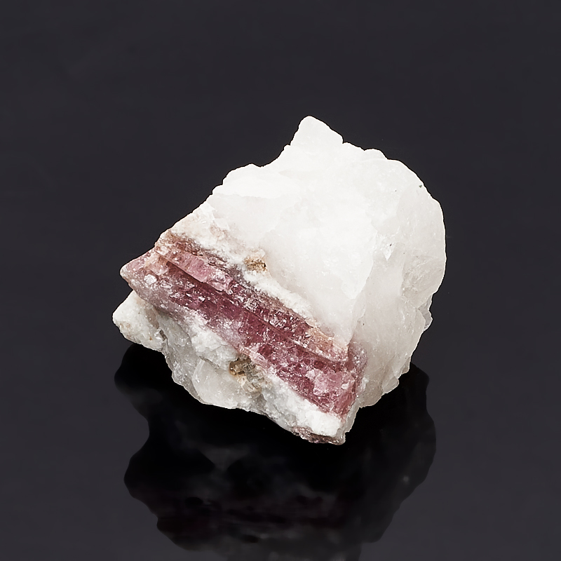 Белый турмалин фото камень