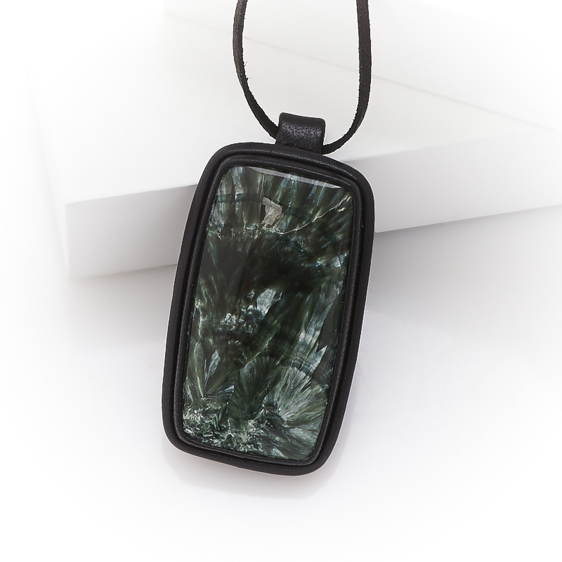 

Кулон клинохлор (серафинит) (кожа натуральная) прямоугольник