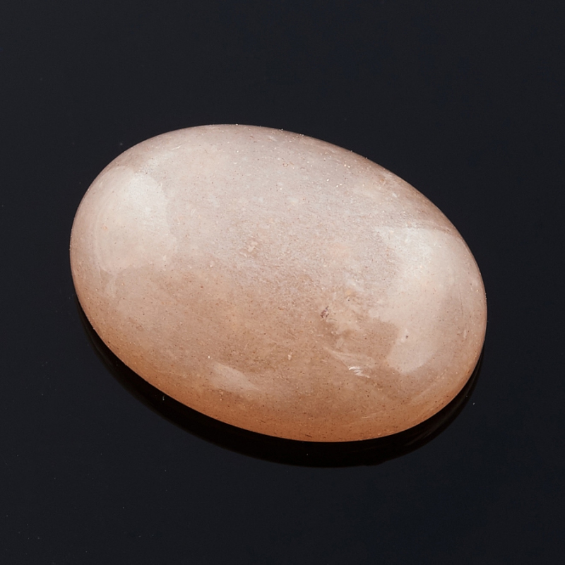 Лунный самоцвет. Лунный камень Адуляр. Лунный камень / минерал. Персиковый Лунник камень. Иризация лунного камня.
