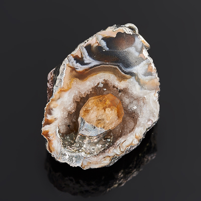 

Кулон агат серый (биж. сплав) жеода с кристаллом цитрина 3,5-4,5 см