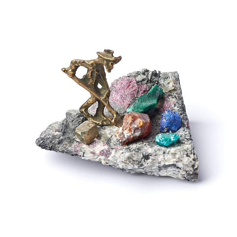 

Минералогическая композиция микс азурит, гранат, малахит (латунь) 5 см