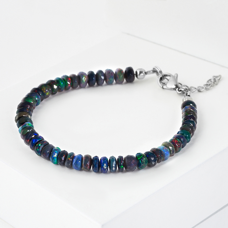 

Браслет опал благородный черный (биж. сплав, сталь хир.) огранка 6 мм 17 см (+3 см)