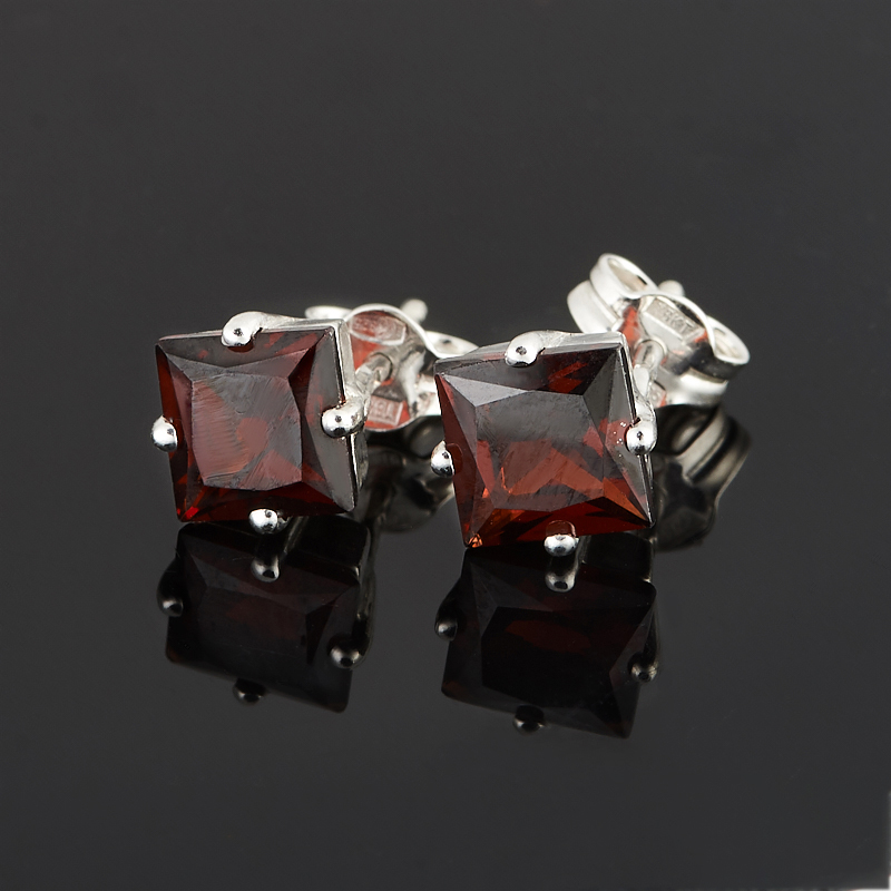 

Серьги гранат альмандин (серебро 925 пр. родир. бел.) пуссеты огранка