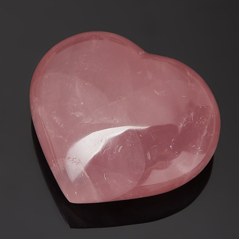 Розовый кварц для чего. Сердце розового кварца. Сердечко из розового кварца. Розовые кварцевые сердечки. Сердечки из розового камня.