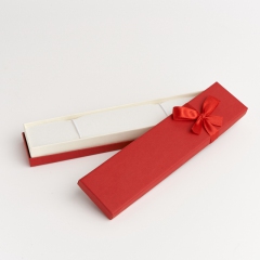 Подарочная упаковка (картон, текстиль) под браслет/бусы/цепь (футляр) (красный) 200х45х25 мм