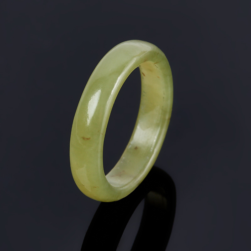 Кольцо нефрит зеленый Россия (цельное) размер 18