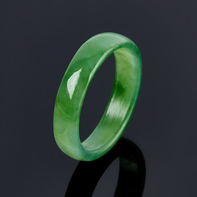 Кольцо нефрит зеленый Россия (цельное) размер 20,5