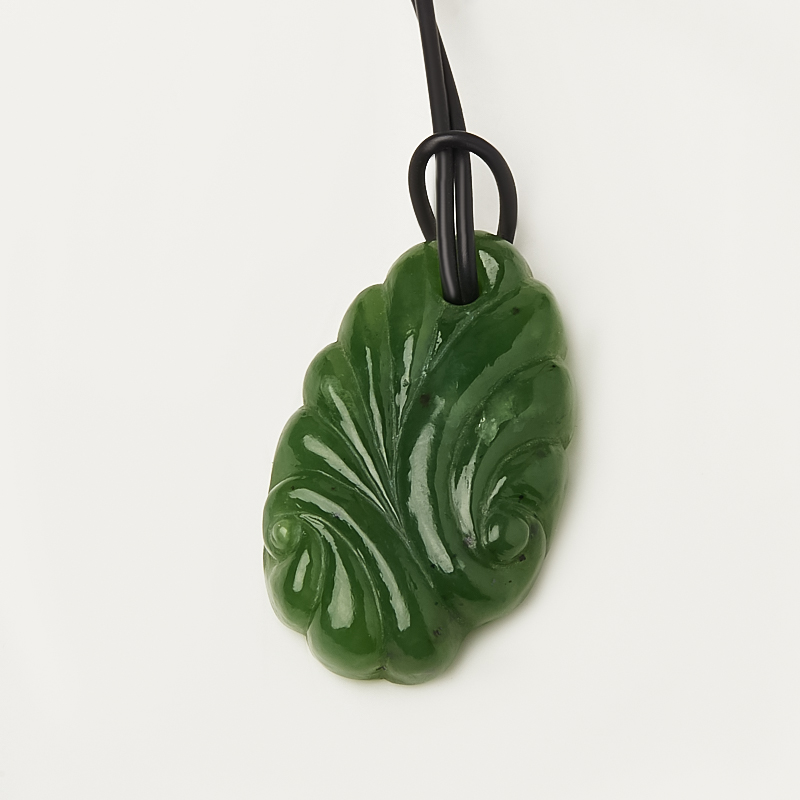 подвеска из нефрита. нефрит камень кулон. подвеска из нефрита. жадеит зеленый дракон. кулон жади нефрит.