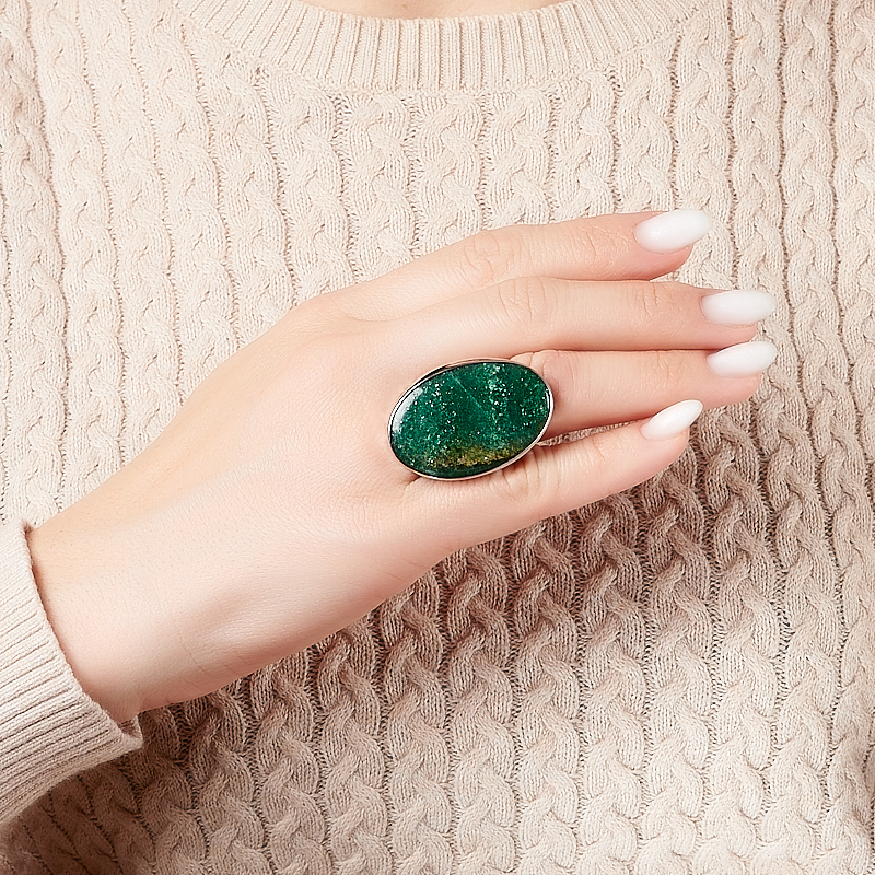 Авантюрин в какой руке. BALEX кольцо с авантюрином. Зелёный авантюрин камень. Кольцо с зеленым авантюрином. Изумрудный зеленый авантюрин.