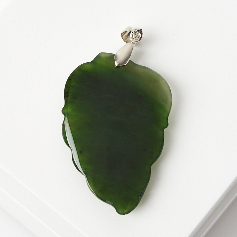 Кулон нефрит зеленый Россия лист (биж. сплав) 5,5-6 см