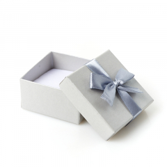 Подарочная упаковка (картон, текстиль) под комплект (кольцо, серьги, кулон) (коробка) (серый) 60х60х35 мм