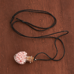 Кулон коралл розовый Индонезия бутылочка (стекло, текстиль, сталь хир., биж. сплав) 3,5 см