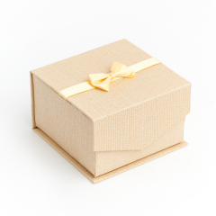 Подарочная упаковка (картон, текстиль) под браслет/часы (коробка) (бежевый) 95х95х60 мм