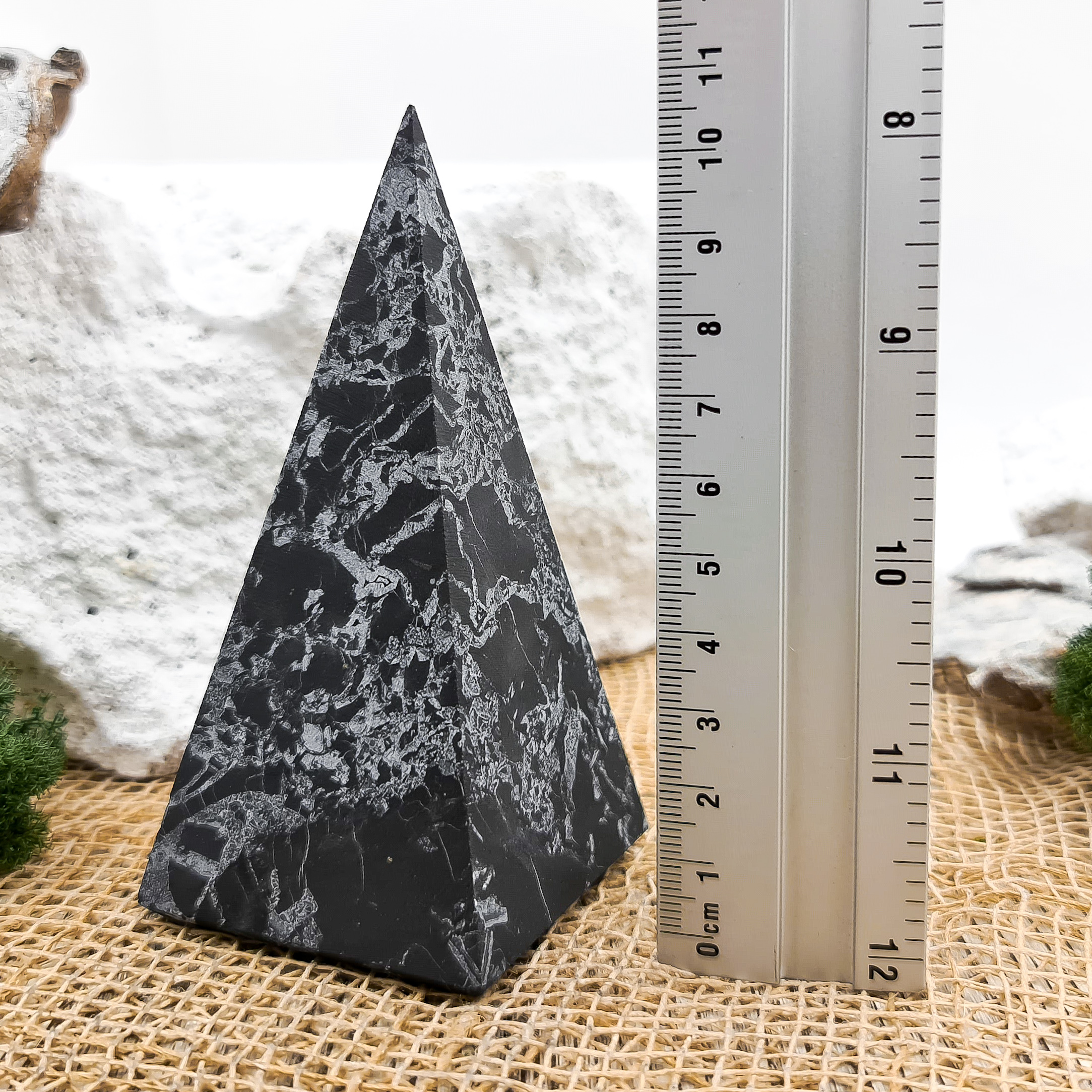 Пирамида Голода шунгит с кварцем Россия 5 см  (Максовский карьер)