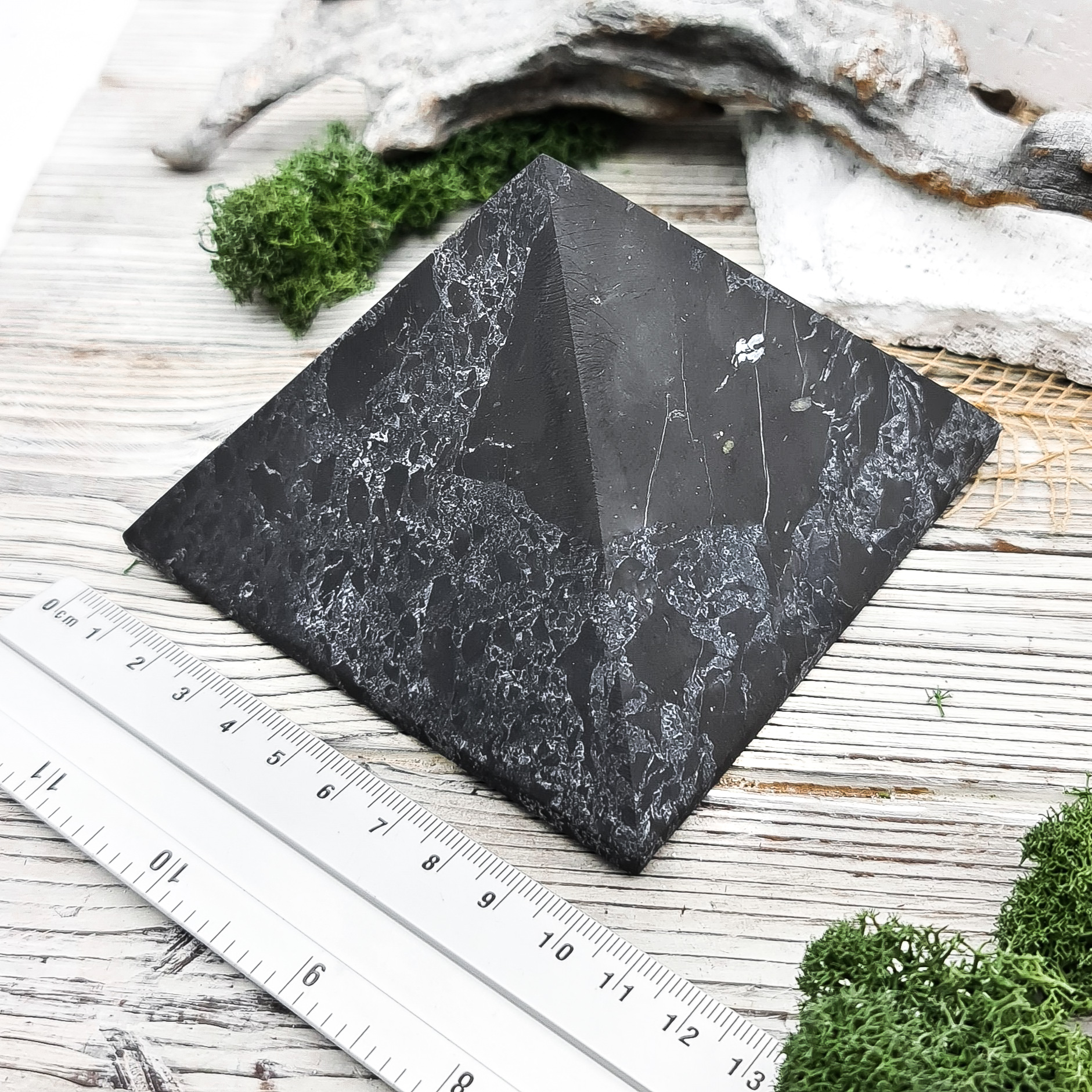 Пирамида шунгит с кварцем Россия (Максовский карьер) 10 см