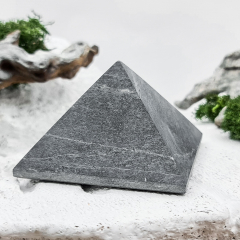 Пирамида талькохлорит Россия 7 см