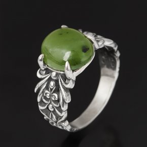 Кольцо нефрит зеленый Россия (серебро 925 пр.) размер 18,5