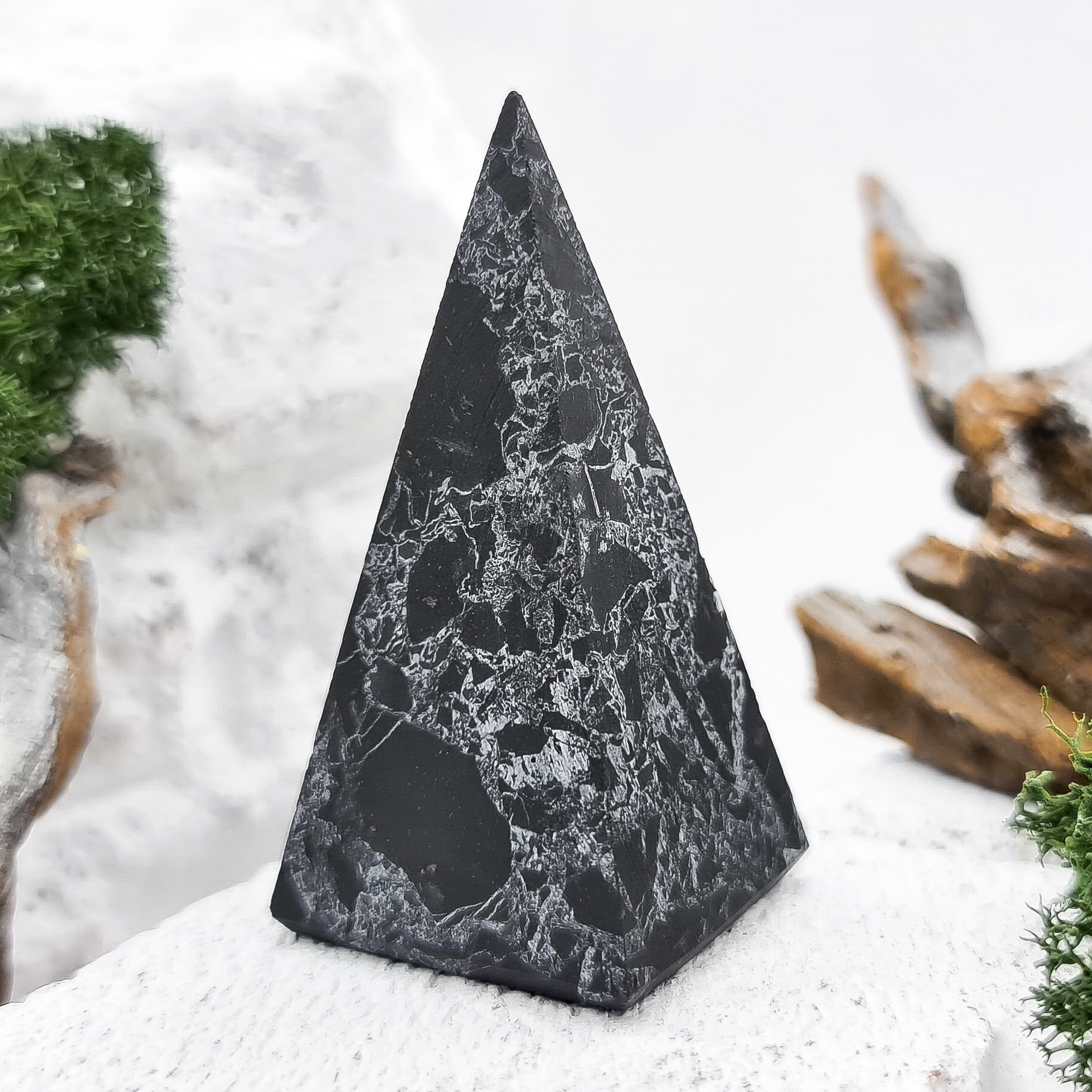 Пирамида Голода Шунгит с кварцем Россия (Максовский карьер) 3 см