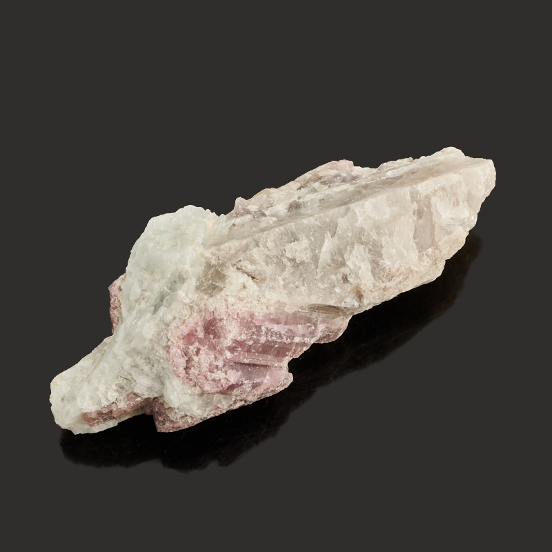 Образец турмалин розовый (рубеллит) Бразилия M (7-12 см)