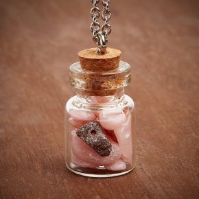 Кулон опал розовый Перу (биж. сплав, сталь хир., стекло) бутылочка 3 см