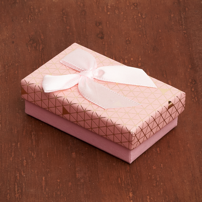 Подарочная упаковка (картон, текстиль) под комплект (цепь, кольцо, серьги) (коробка) (розовый) 75х45х25 мм