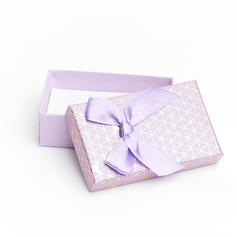 Подарочная упаковка (картон, текстиль) под комплект (цепь, кольцо, серьги) (коробка) (фиолетовый) 75х45х25 мм