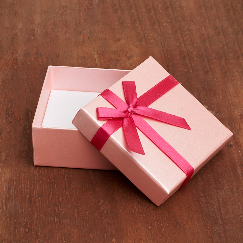 Подарочная упаковка (картон, текстиль) под комплект (кольцо, серьги, кулон) (коробка) (розовый) 85х85х40 мм