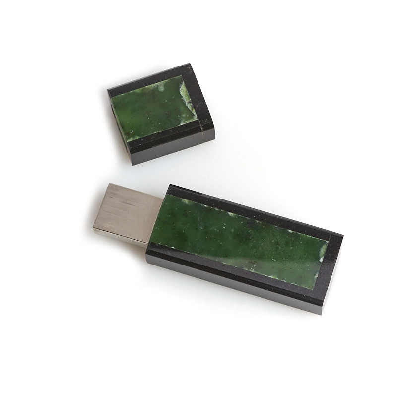 USB-флеш-накопитель микс долерит, нефрит 32 Гб 6,5 см