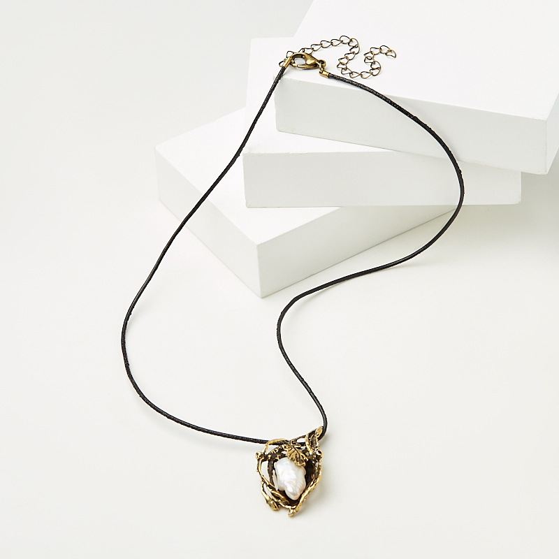 Кулон жемчуг барокко белый Гонконг (бронза, кожа иск.) 4 см