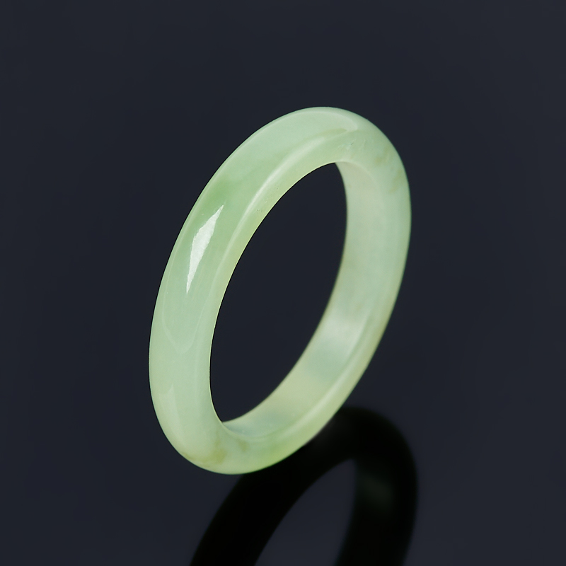 Кольцо нефрит зеленый Россия (цельное) размер 18,5