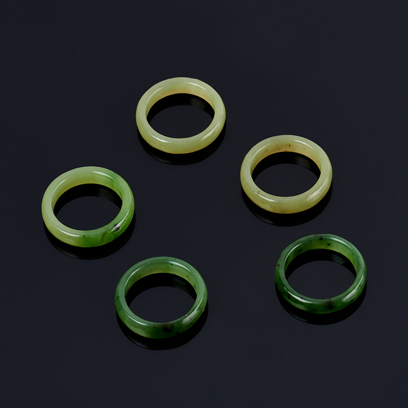 Кольцо нефрит зеленый Россия (цельное) размер 16