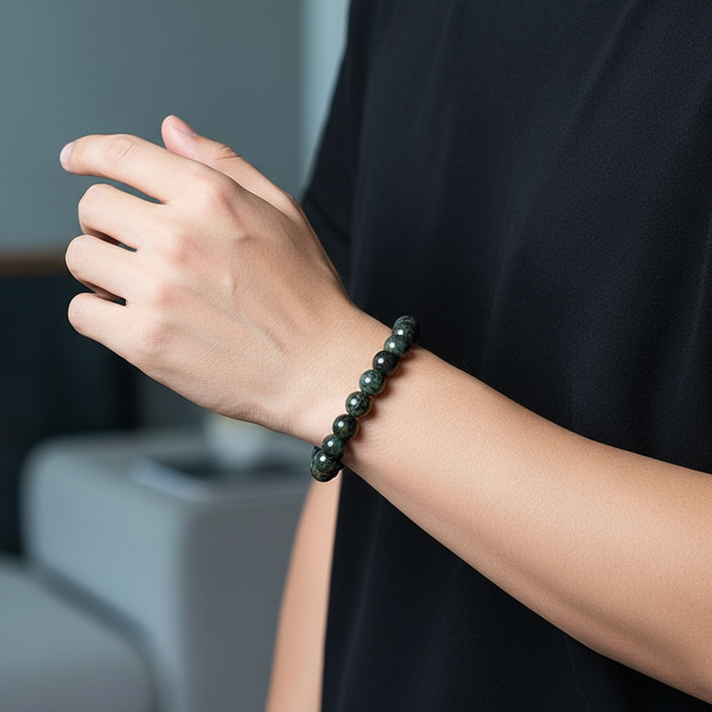 Браслет яшма зеленая Мадагаскар 10 мм 17 см