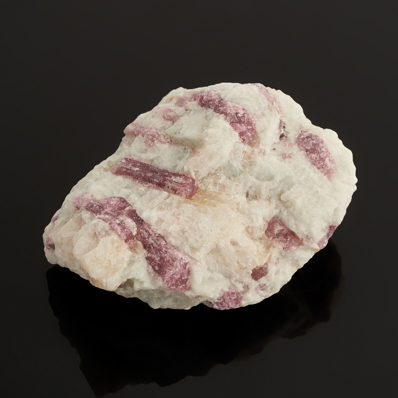Образец турмалин розовый (рубеллит) Бразилия (в породе) S (4-7 см)