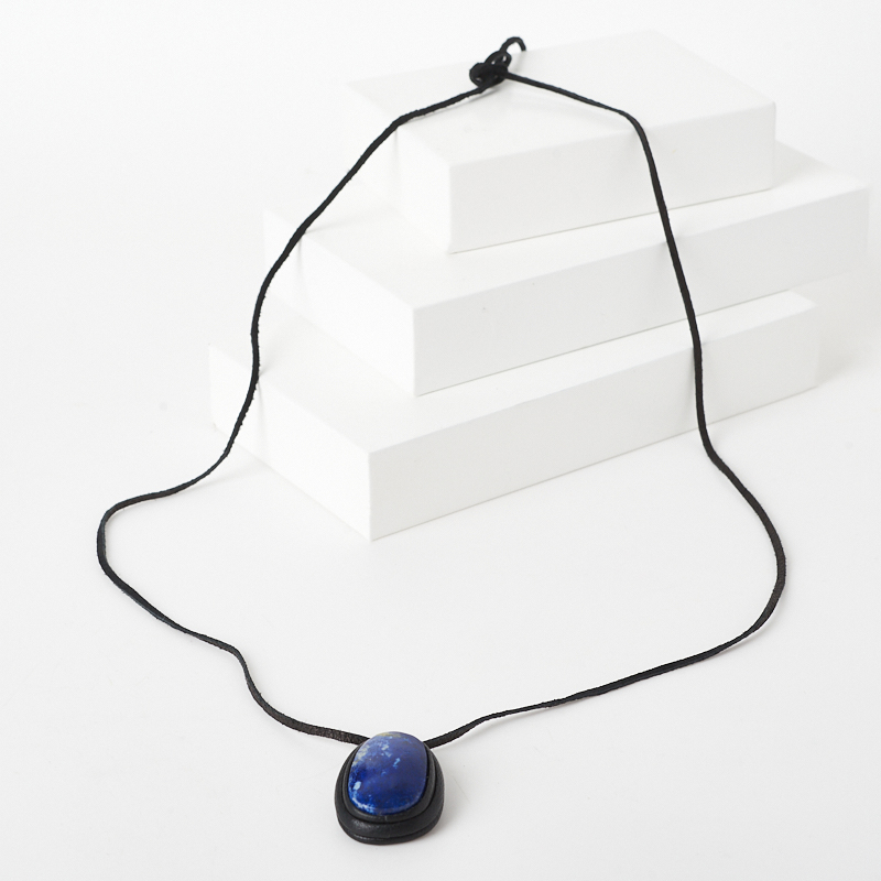 Кулон лазурит Таджикистан овал (кожа натур.) 4 см