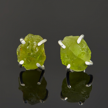 Купить серьги с хризолитом по приемлемым ценам