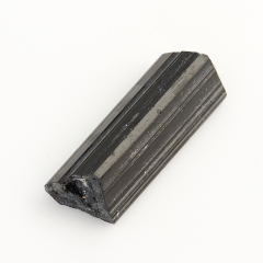 Кристалл турмалин черный (шерл) Россия (1,5-2 см) (1 шт)
