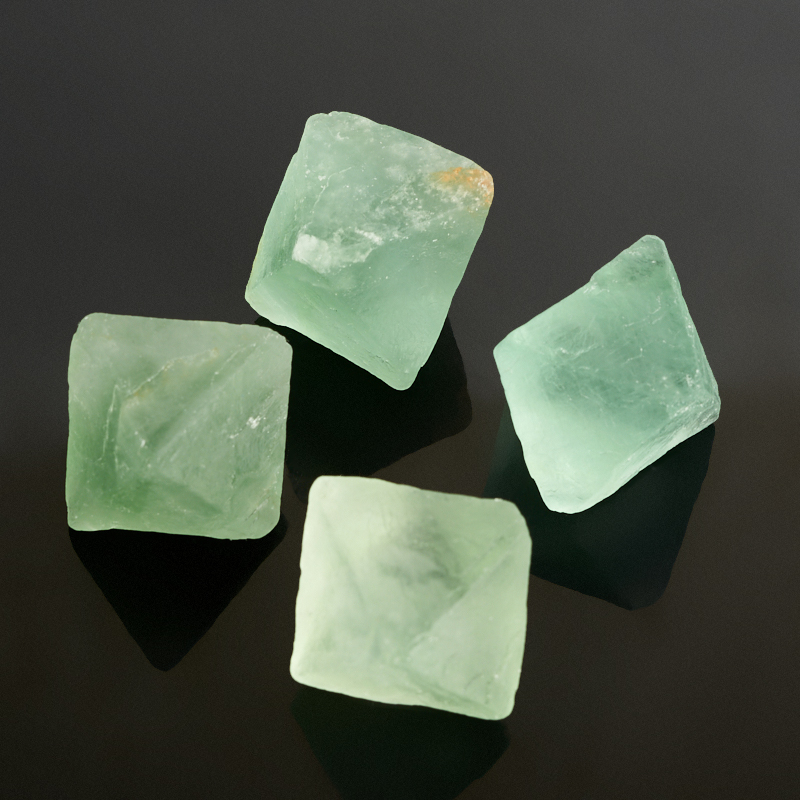 Образец флюорит зеленый Китай XS (3-4 см) (1 шт)
